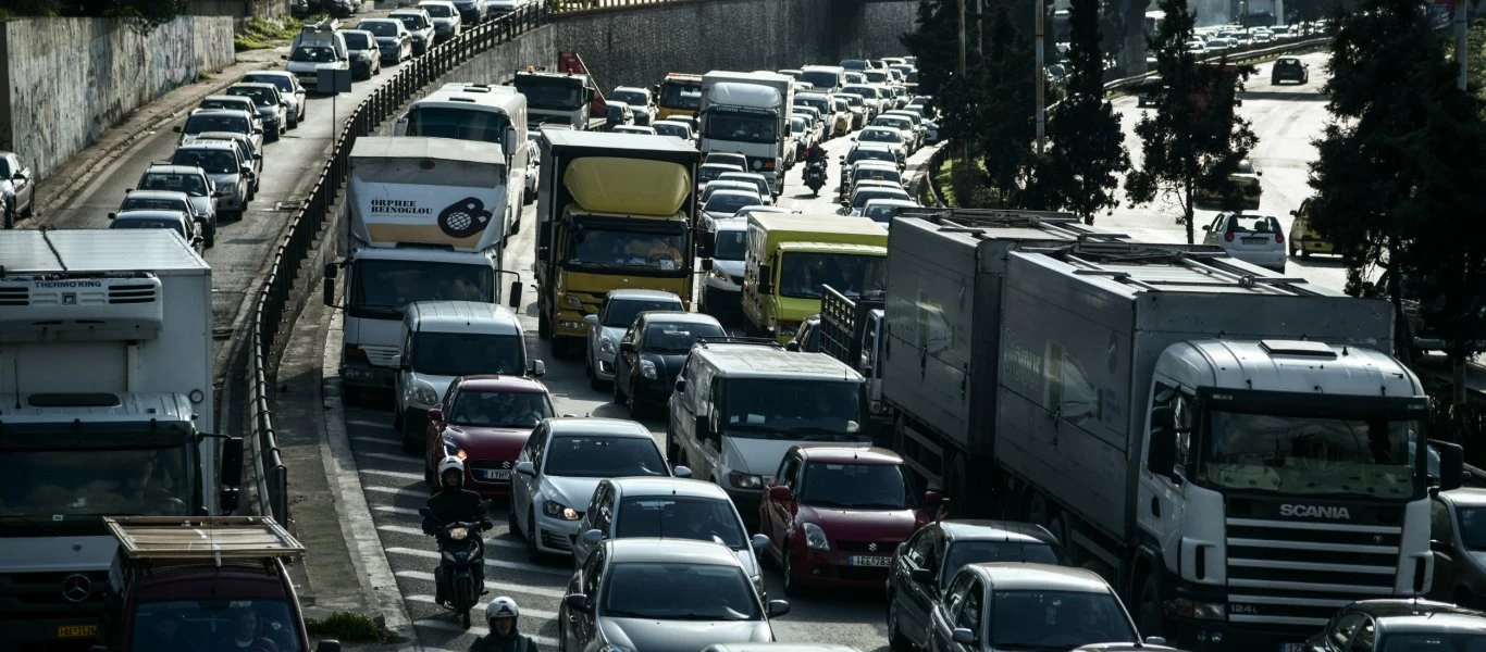 Στο «κόκκινο» οι δρόμοι της Αθήνας - Δείτε που θα συναντήσετε προβλήματα (φωτο)